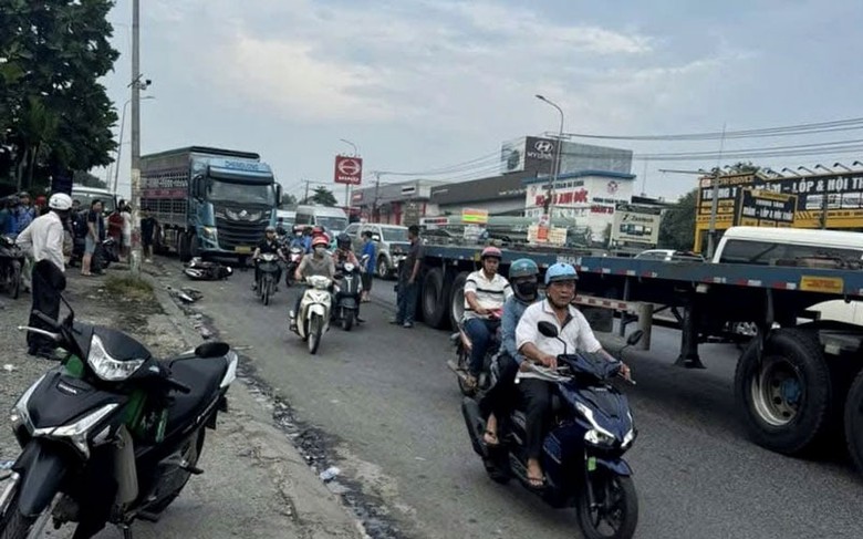 Hiện trường nơi xảy ra vụ tai nạn khiến b&eacute; g&aacute;i tử vong.