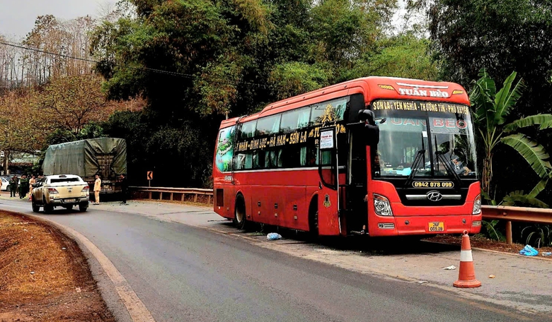 Vụ tai nạn 6 người chết ở Sơn La: Nạn nh&acirc;n kể lại ph&uacute;t tho&aacute;t chết tr&ecirc;n chuyến xe định mệnh- Ảnh 1.