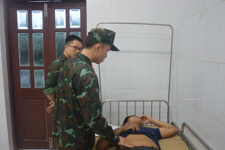 Ăn c&aacute; hồng c&acirc;u tr&ecirc;n biển, 6 ngư d&acirc;n bị ngộ độc nặng- Ảnh 2.