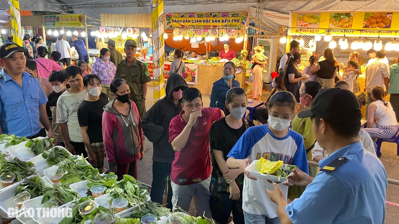 Biểu diễn đổ b&aacute;nh x&egrave;o tại Ng&agrave;y hội b&aacute;nh d&acirc;n gian Nam bộ ở Bạc Li&ecirc;u- Ảnh 5.