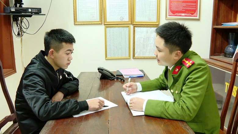 Triệu tập nh&oacute;m thanh ni&ecirc;n cầm hung kh&iacute; đến s&acirc;n b&oacute;ng đ&aacute; đ&aacute;nh người- Ảnh 2.