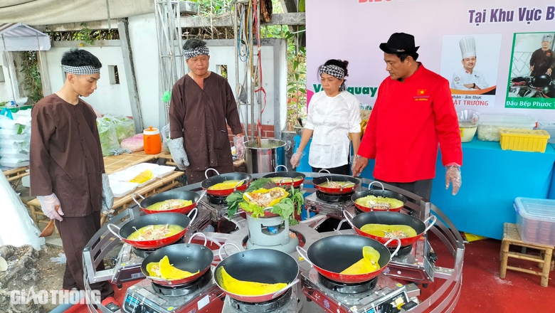 Biểu diễn đổ b&aacute;nh x&egrave;o tại Ng&agrave;y hội b&aacute;nh d&acirc;n gian Nam bộ ở Bạc Li&ecirc;u- Ảnh 1.