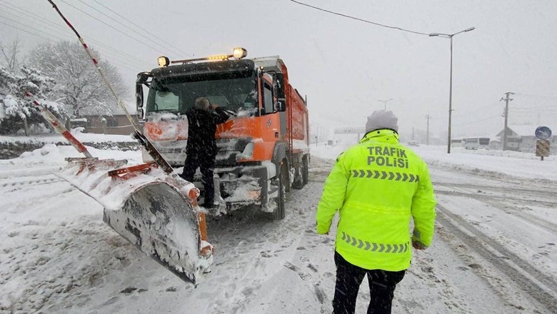 B&atilde;o tuyết lịch sử phong tỏa hơn 2 ngh&igrave;n tuyến đường tại Thổ Nhĩ Kỳ- Ảnh 1.