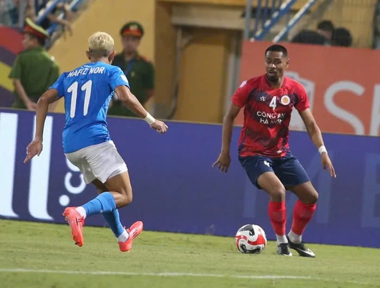 Sao Việt kiều đắt gi&aacute; nhất V-League mang tin k&eacute;m vui tới HLV Kim Sang-sik- Ảnh 1.
