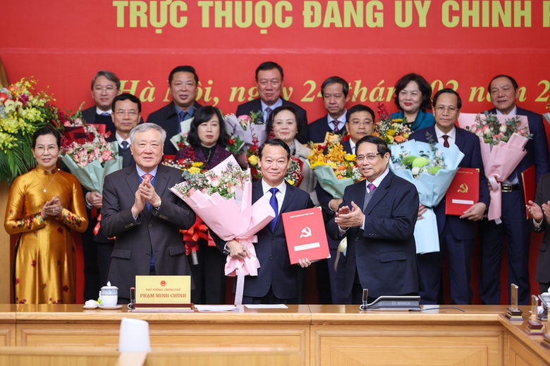 Thủ tướng trao quyết định th&agrave;nh lập 15 đảng bộ trực thuộc Đảng ủy Ch&iacute;nh phủ- Ảnh 3.