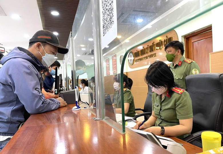 Mất tiền, hủy tour v&igrave; bị cấm xuất cảnh- Ảnh 1.