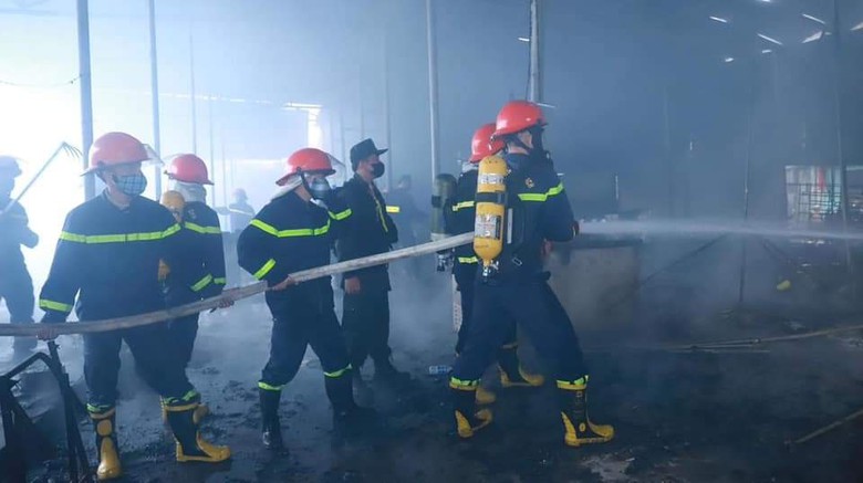 Ch&aacute;y chợ ở Tuy&ecirc;n Quang, tiểu thương kh&oacute;c r&ograve;ng- Ảnh 2.