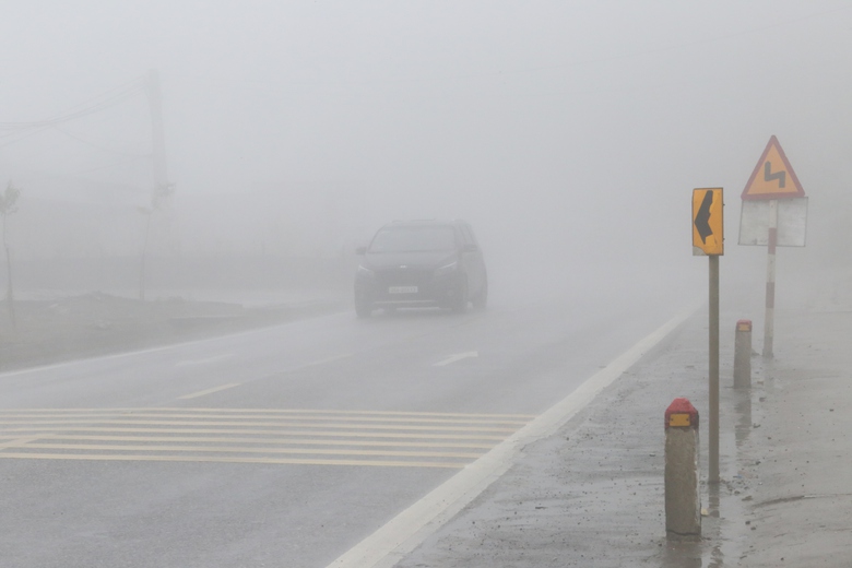 Lái xe căng mình vượt qua sương mù trên quốc lộ vừa xảy ra tai nạn khiến 6 người chết- Ảnh 19. Lái xe căng mình vượt qua sương mù trên quốc lộ vừa xảy ra tai nạn khiến 6 người chết- Ảnh 19.