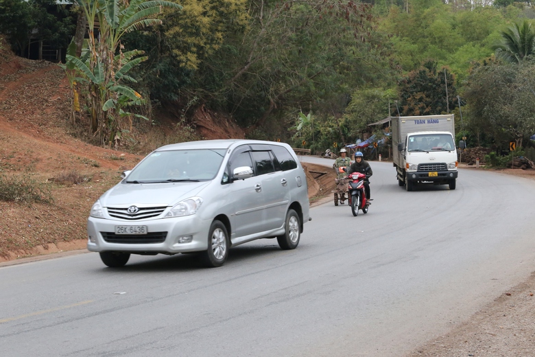 Lái xe căng mình vượt qua sương mù trên quốc lộ vừa xảy ra tai nạn khiến 6 người chết- Ảnh 2. Lái xe căng mình vượt qua sương mù trên quốc lộ vừa xảy ra tai nạn khiến 6 người chết- Ảnh 2.