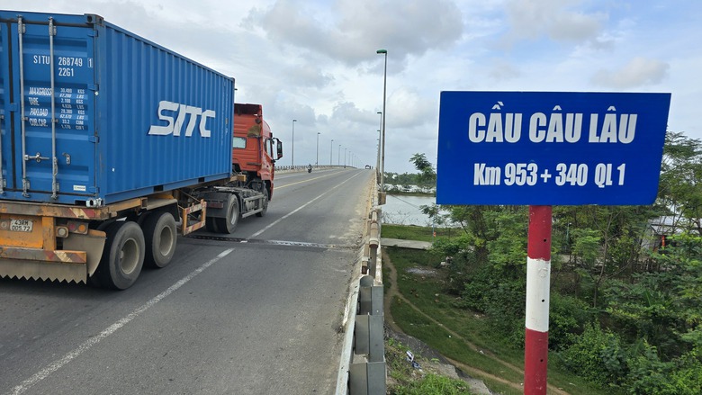 B&aacute;c th&ocirc;ng tin cấm &ocirc; t&ocirc; đi cầu C&acirc;u L&acirc;u tr&ecirc;n QL1A qua Quảng Nam- Ảnh 1.