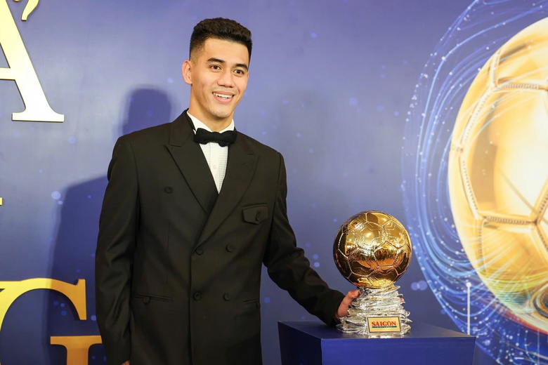 Người hâm mộ phản ứng trái chiều khi Tiến Linh giành Quả bóng Vàng- Ảnh 1. Người hâm mộ phản ứng trái chiều khi Tiến Linh giành Quả bóng Vàng- Ảnh 1.