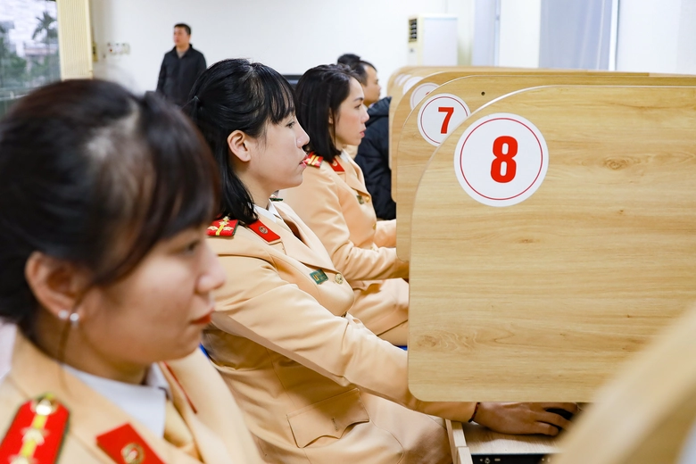 Kh&ocirc;ng c&ograve;n c&ocirc;ng an cấp huyện từ 1/3, c&aacute;c vụ &aacute;n đang thụ l&yacute; giải quyết thế n&agrave;o?- Ảnh 2.