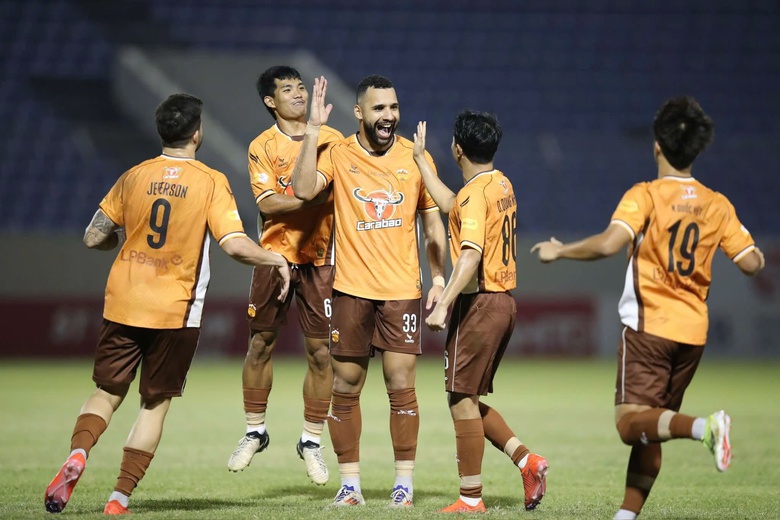 Đội b&oacute;ng nh&agrave; bầu Đức nguy cơ ch&igrave;m nghỉm ở V-League v&igrave; điều n&agrave;y- Ảnh 1.