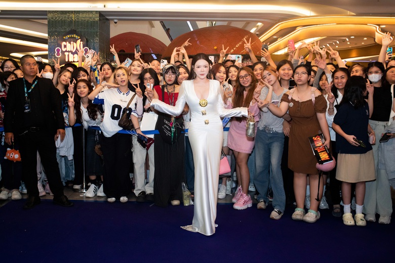 L&yacute; Nh&atilde; Kỳ xuất hiện gợi cảm tại phim "Anh trai say hi", b&aacute;c bỏ th&ocirc;ng tin k&eacute;m sắc, sồ sề- Ảnh 5.