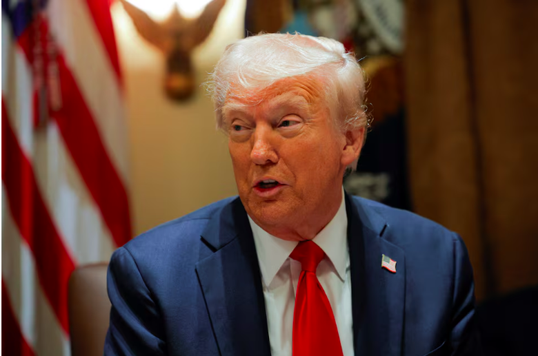 Gi&aacute; dầu thế giới tăng sau khi Tổng thống Donald Trump hủy giấy ph&eacute;p của Chevron- Ảnh 1.