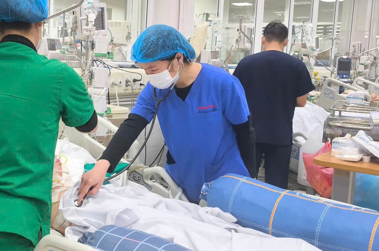 Thiếu nữ tổn thương n&atilde;o do nhiễm khuẩn từ những nốt mụn trứng c&aacute;- Ảnh 1.