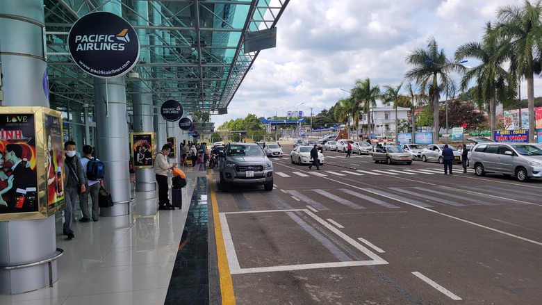 Gia Lai: Chấn chỉnh hãng taxi ghép khách ở cổng sân bay- Ảnh 1. Gia Lai: Chấn chỉnh hãng taxi ghép khách ở cổng sân bay- Ảnh 1.