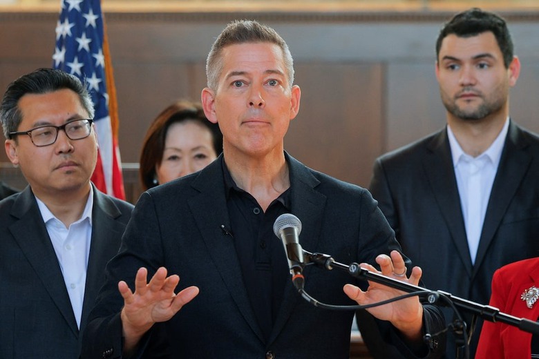 Liên tiếp xảy ra tai nạn, Mỹ tăng ưu đãi để tuyển kiểm soát viên không lưu- Ảnh 1. Liên tiếp xảy ra tai nạn, Mỹ tăng ưu đãi để tuyển kiểm soát viên không lưu- Ảnh 1.