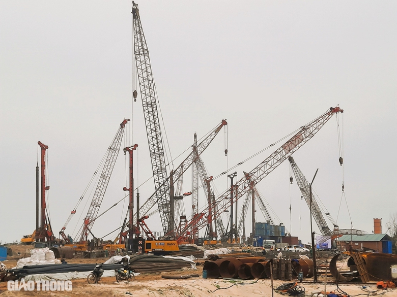 Dự &aacute;n khu bến cảng Mỹ Thủy nhộn nhịp thi c&ocirc;ng, ho&agrave;n th&agrave;nh bến số 1 cuối năm 2025- Ảnh 1.