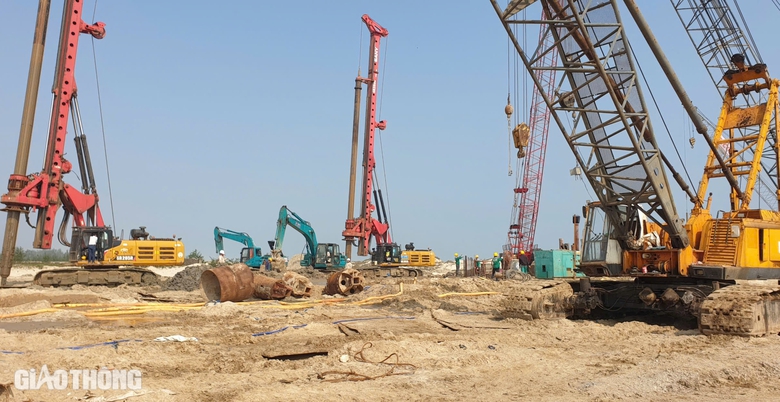 Dự &aacute;n khu bến cảng Mỹ Thủy nhộn nhịp thi c&ocirc;ng, ho&agrave;n th&agrave;nh bến số 1 cuối năm 2025- Ảnh 2.