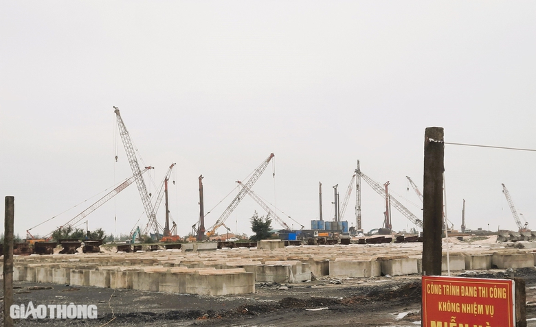 Dự &aacute;n khu bến cảng Mỹ Thủy nhộn nhịp thi c&ocirc;ng, ho&agrave;n th&agrave;nh bến số 1 cuối năm 2025- Ảnh 4.