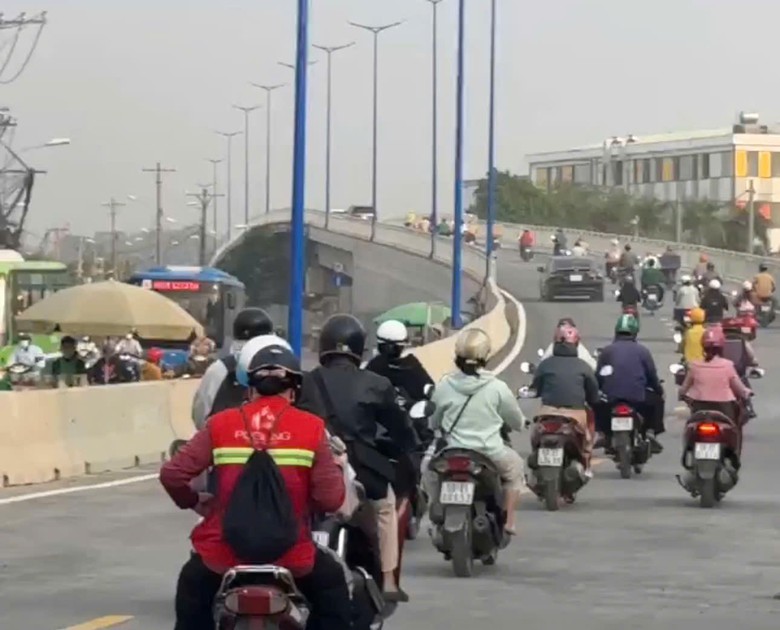 Cây cầu 700 tỷ phía Đông TP.HCM thông xe sau nhiều năm chờ đợi- Ảnh 2. Cây cầu 700 tỷ phía Đông TP.HCM thông xe sau nhiều năm chờ đợi- Ảnh 2.