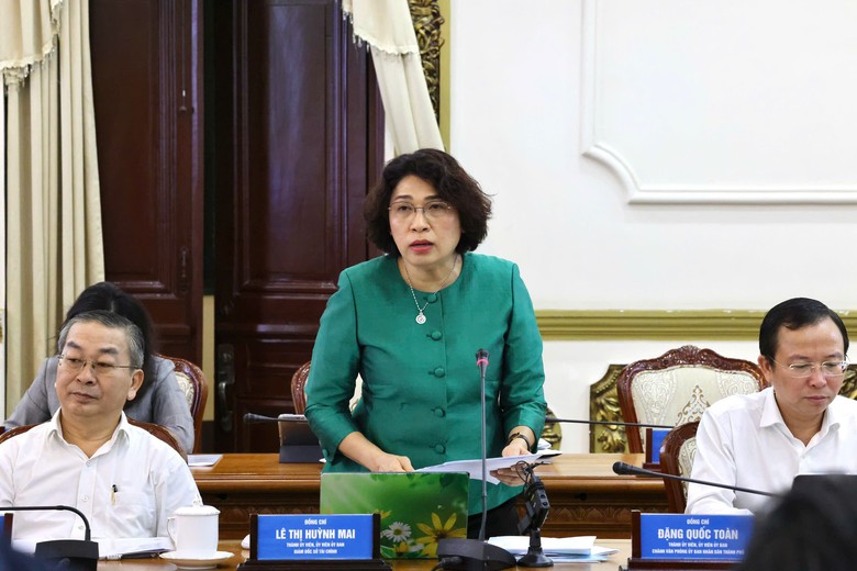 T&acirc;n chủ tịch TP.HCM y&ecirc;u cầu th&aacute;o gỡ kh&oacute; khăn để tăng trưởng đạt mức 2 con số- Ảnh 2.