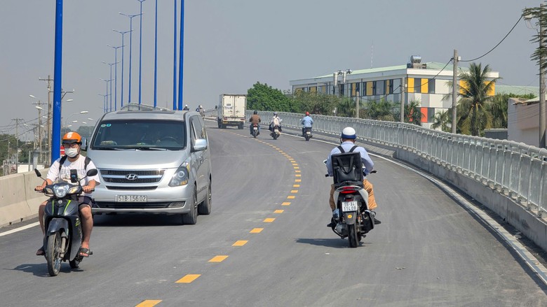 Cây cầu 700 tỷ phía Đông TP.HCM thông xe sau nhiều năm chờ đợi- Ảnh 1. Cây cầu 700 tỷ phía Đông TP.HCM thông xe sau nhiều năm chờ đợi- Ảnh 1.