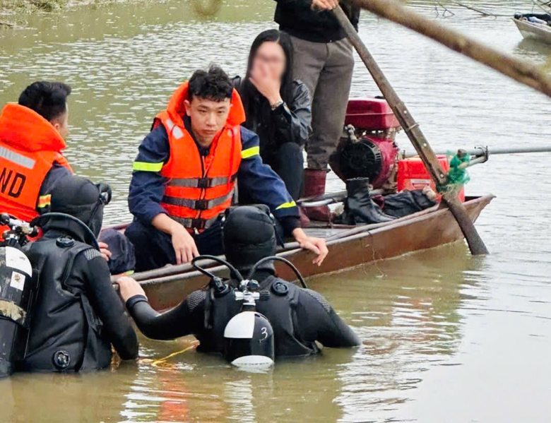 Tìm thấy thi thể học sinh thứ 2 trong vụ đuối nước ở Thanh Hóa- Ảnh 1. Tìm thấy thi thể học sinh thứ 2 trong vụ đuối nước ở Thanh Hóa- Ảnh 1.