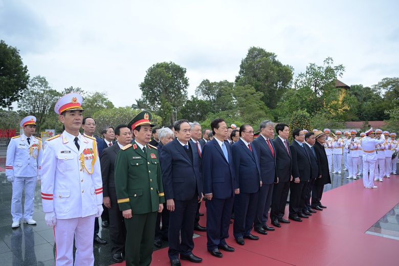 L&atilde;nh đạo Đảng, Nh&agrave; nước v&agrave;o Lăng viếng Chủ tịch Hồ Ch&iacute; Minh- Ảnh 7.