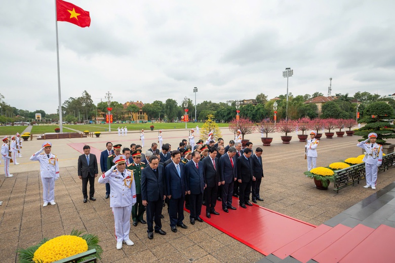 L&atilde;nh đạo Đảng, Nh&agrave; nước v&agrave;o Lăng viếng Chủ tịch Hồ Ch&iacute; Minh- Ảnh 4.