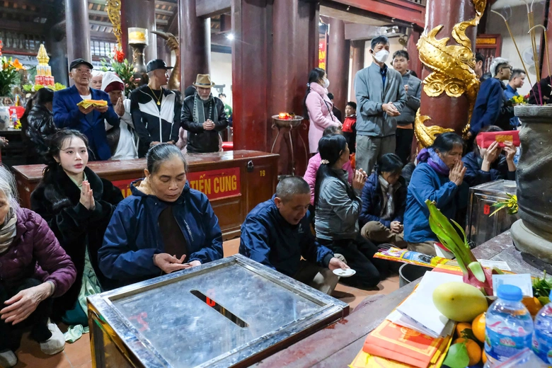 H&agrave;ng vạn người đổ về ch&ugrave;a Hương ng&agrave;y khai hội- Ảnh 9.