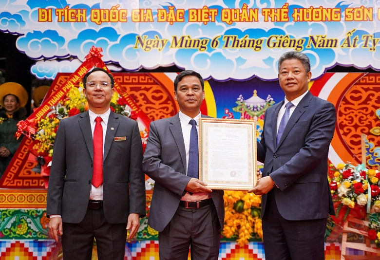 H&agrave;ng vạn người đổ về ch&ugrave;a Hương ng&agrave;y khai hội- Ảnh 10.