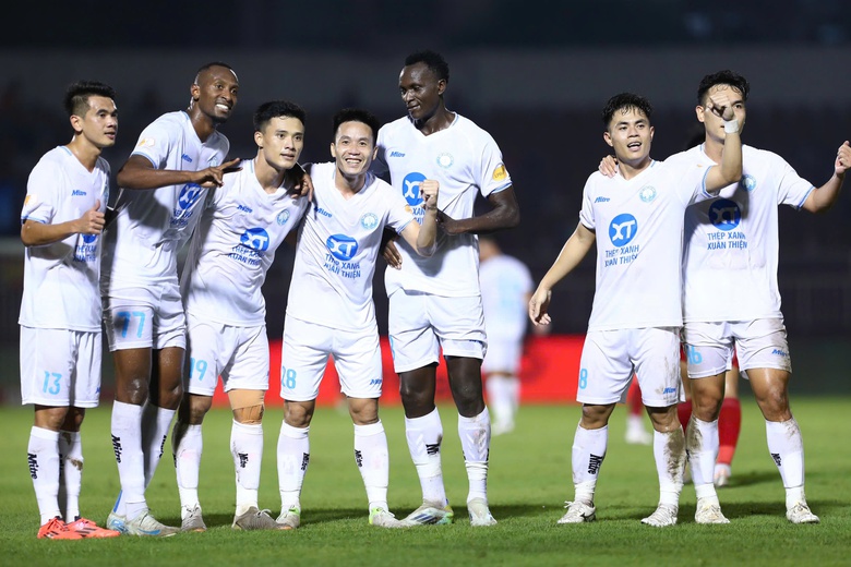 Đại gia V-League l&agrave;m điều chưa từng c&oacute; để tri &acirc;n kh&aacute;n giả- Ảnh 1.