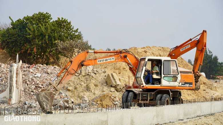C&aacute;c c&ocirc;ng trường lớn s&ocirc;i động trở lại từ ng&agrave;y m&ugrave;ng 6 Tết- Ảnh 9.