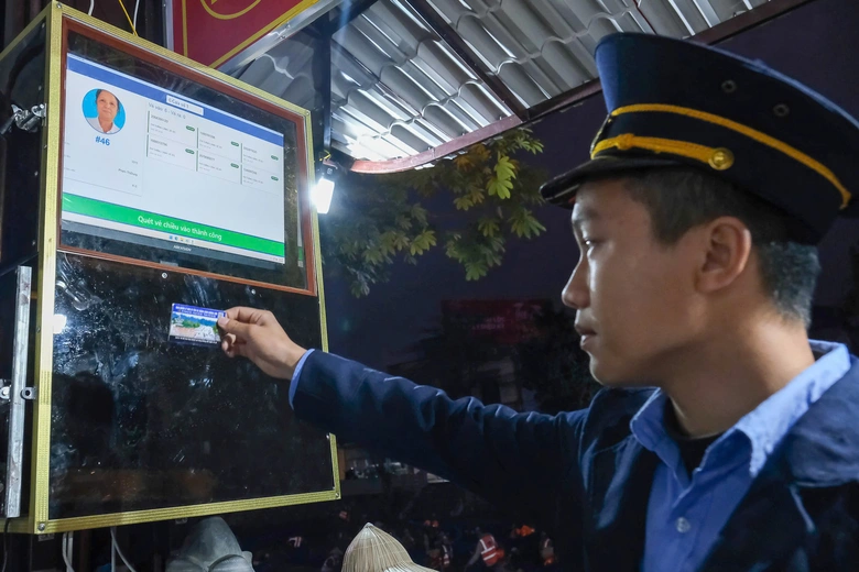 H&agrave;ng vạn người đổ về ch&ugrave;a Hương ng&agrave;y khai hội- Ảnh 4.