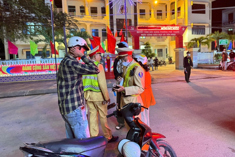 Quảng Ng&atilde;i nhiều giải ph&aacute;p ngăn chặn tai nạn giao th&ocirc;ng ngay sau tết Nguy&ecirc;n đ&aacute;n- Ảnh 5.