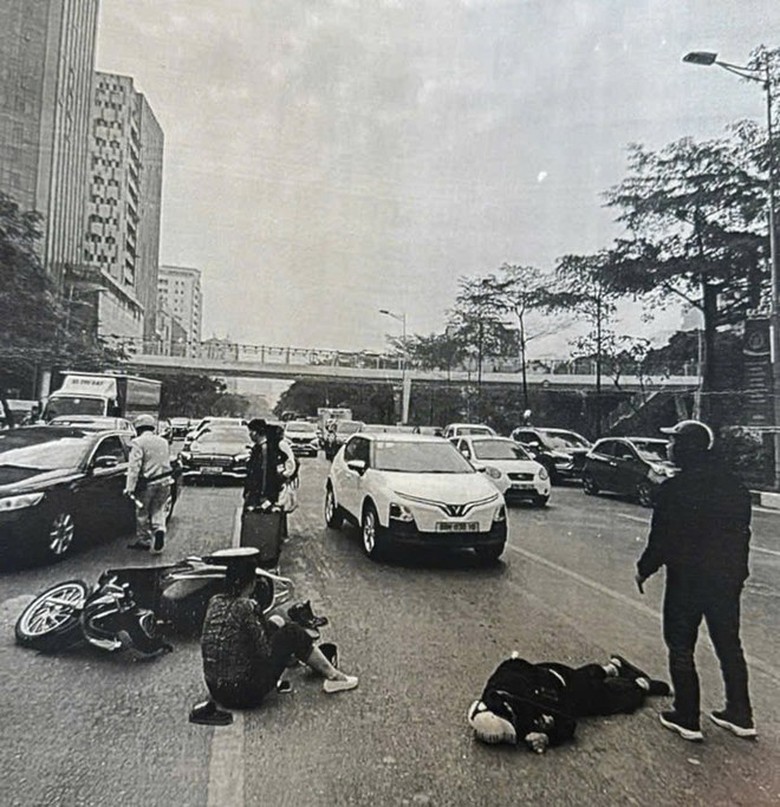 Tài xế vượt đèn đỏ chở người đi cấp cứu được gỡ phạt nguội- Ảnh 1. Tài xế vượt đèn đỏ chở người đi cấp cứu được gỡ phạt nguội- Ảnh 1.