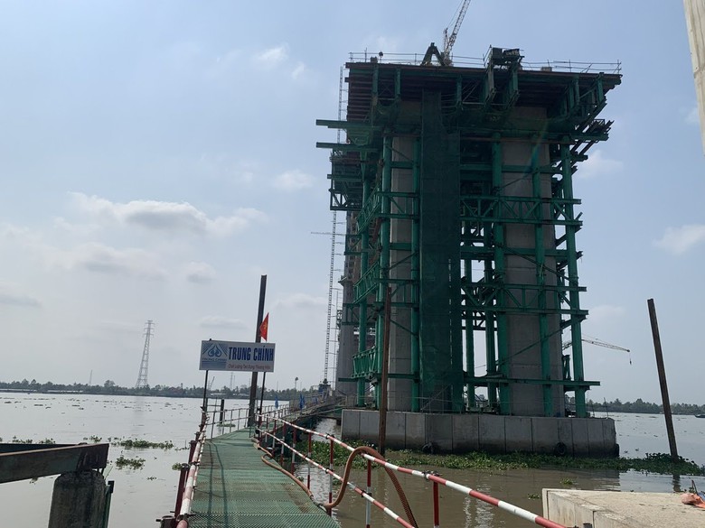 Cầu Rạch Miễu 2 thi c&ocirc;ng nhộn nhịp ngay đầu năm mới- Ảnh 1.