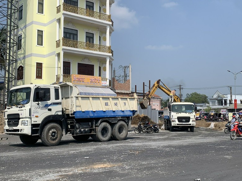 Cầu Rạch Miễu 2 thi c&ocirc;ng nhộn nhịp ngay đầu năm mới- Ảnh 3.