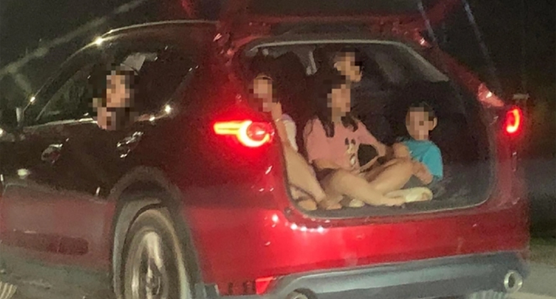 &Ocirc; t&ocirc; 5 chỗ chở 7 người bị xử phạt thế n&agrave;o?- Ảnh 1.