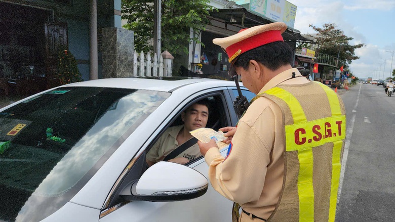Quảng Ng&atilde;i nhiều giải ph&aacute;p ngăn chặn tai nạn giao th&ocirc;ng ngay sau tết Nguy&ecirc;n đ&aacute;n- Ảnh 2.