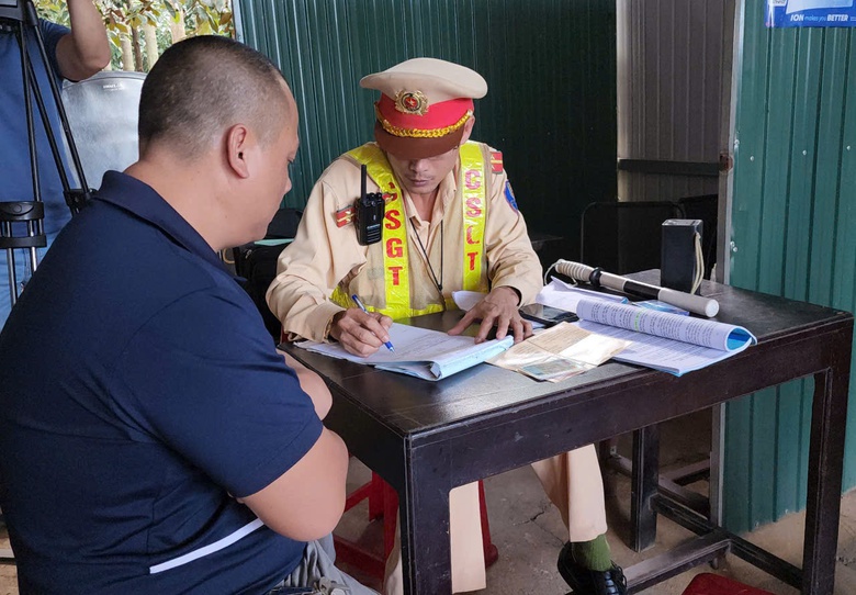 Quảng Ng&atilde;i nhiều giải ph&aacute;p ngăn chặn tai nạn giao th&ocirc;ng ngay sau tết Nguy&ecirc;n đ&aacute;n- Ảnh 6.