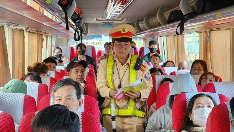Quảng Ng&atilde;i nhiều giải ph&aacute;p ngăn chặn tai nạn giao th&ocirc;ng ngay sau tết Nguy&ecirc;n đ&aacute;n- Ảnh 8.