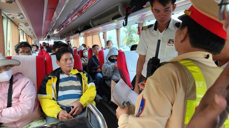 Quảng Ng&atilde;i nhiều giải ph&aacute;p ngăn chặn tai nạn giao th&ocirc;ng ngay sau tết Nguy&ecirc;n đ&aacute;n- Ảnh 7.