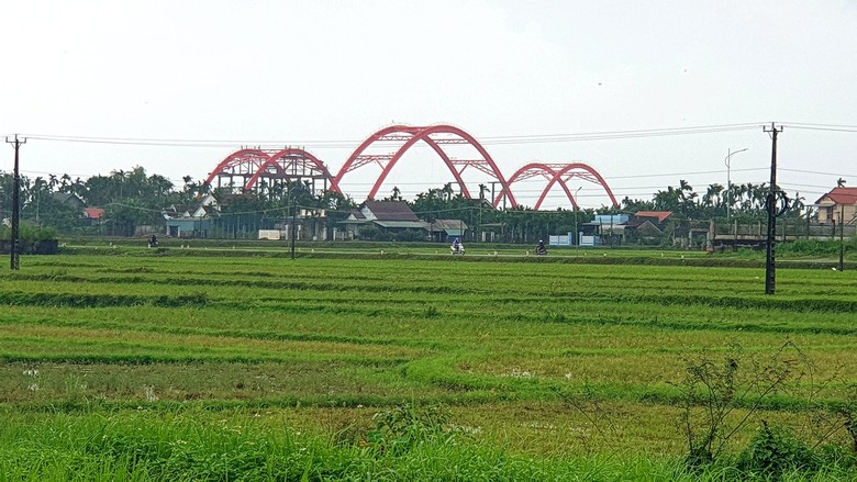 Quảng Ng&atilde;i nỗ lực đưa cầu 850 tỷ về đ&iacute;ch trong qu&yacute; II/2025- Ảnh 8.