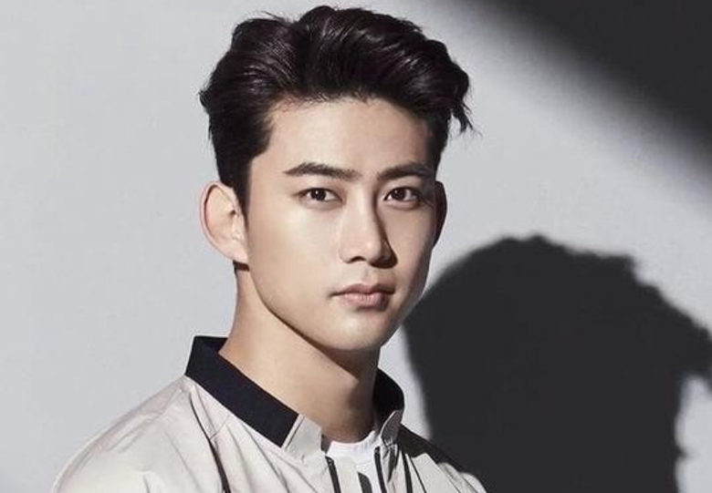 Nam idol Ok Taecyeon (2PM) lộ ảnh cầu hôn bạn gái ở Paris- Ảnh 9. Nam idol Ok Taecyeon (2PM) lộ ảnh cầu hôn bạn gái ở Paris- Ảnh 9.