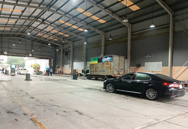 Giấy đi đường của ng&acirc;n h&agrave;ng hết hạn, &ocirc; t&ocirc; c&oacute; được đăng kiểm?- Ảnh 1.