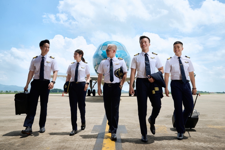 Vietnam Airlines vận chuyển gần 2,4 triệu lượt khách dịp Tết Nguyên đán 2025- Ảnh 2. Vietnam Airlines vận chuyển gần 2,4 triệu lượt khách dịp Tết Nguyên đán 2025- Ảnh 2.