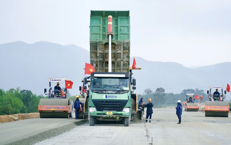 C&ocirc;ng trường cao tốc &ldquo;3 ca, 4 k&iacute;p&rdquo; ngay sau Tết- Ảnh 1.